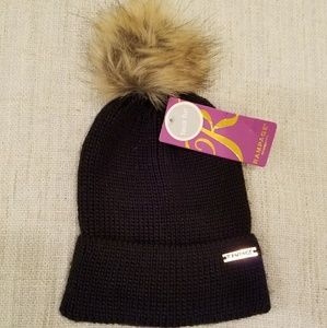 BLACK RAMPAGE KNITTED HAT WITH POM POM